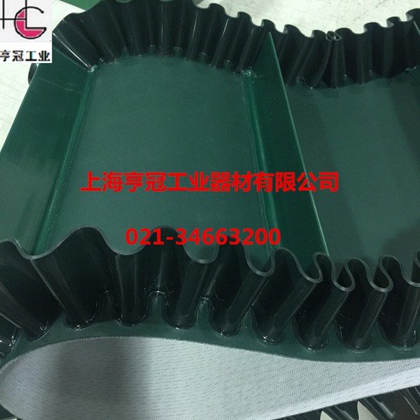 PU墨綠色裙邊擋板輸送帶提升機(jī)輸送帶耐油耐酸堿耐腐蝕耐磨沖壓件輸送帶